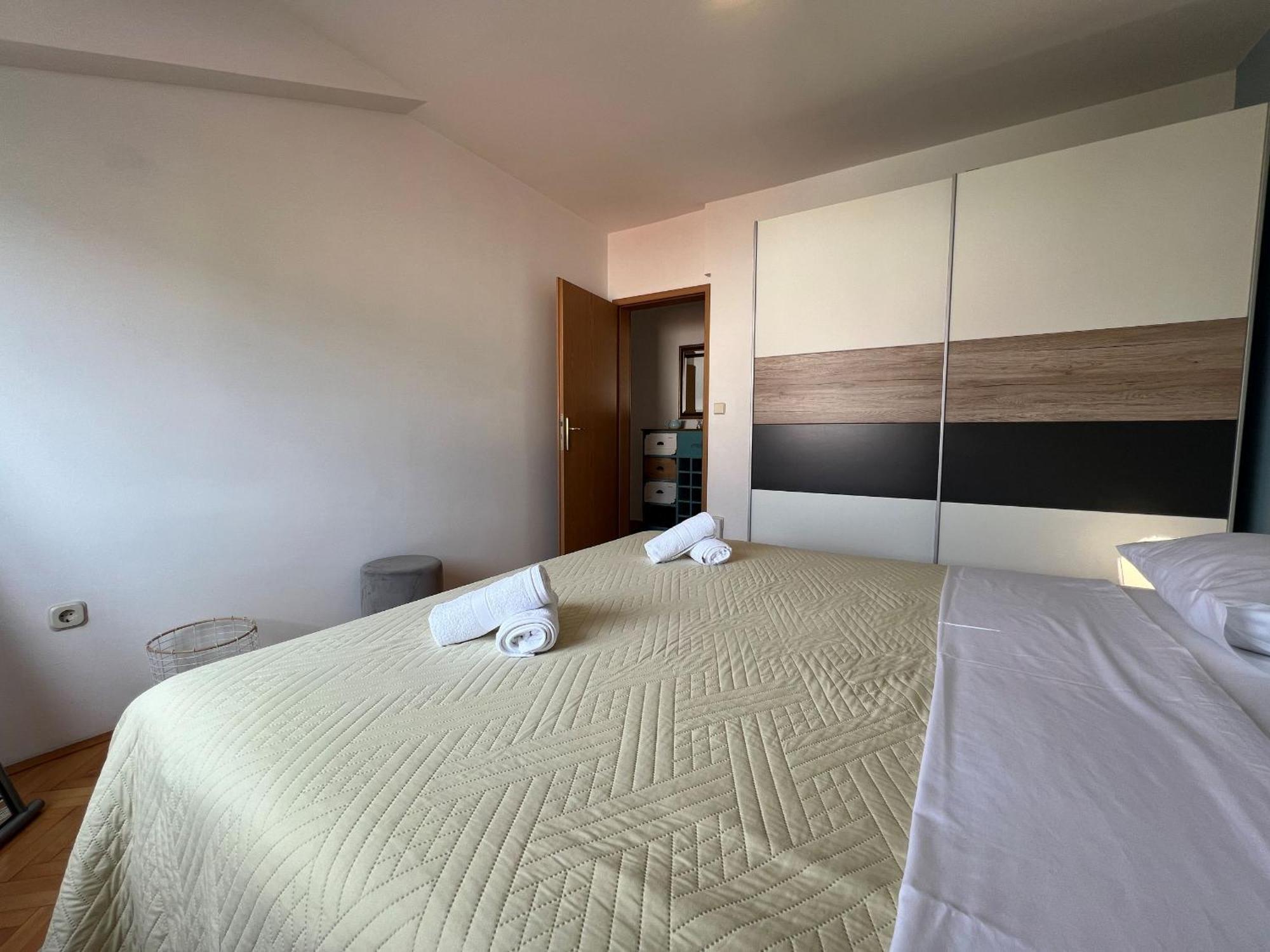 Apartment Ana *