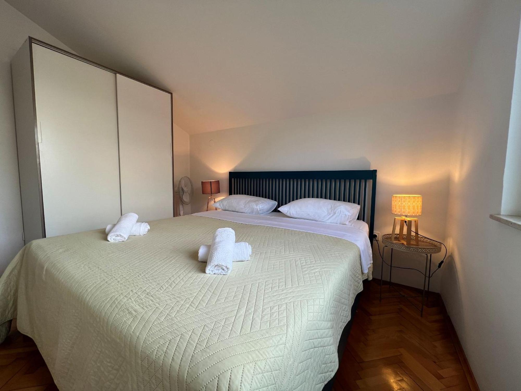 Ana Apartment Split